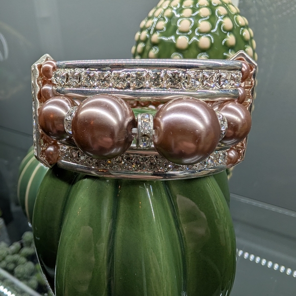 isis creative Accessories - Elegant Brown Pearl & Crystal Stretch Bracelet